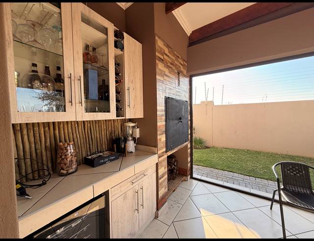 3 BEDROOM TOWNHOUSE FOR SALE IN WATERVAL EAST